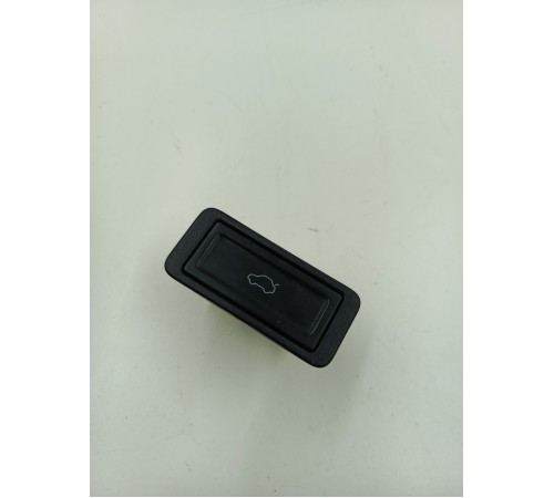 Кнопка открывания багажника