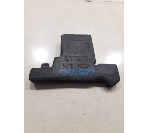 Уплотнитель крыла передний левый