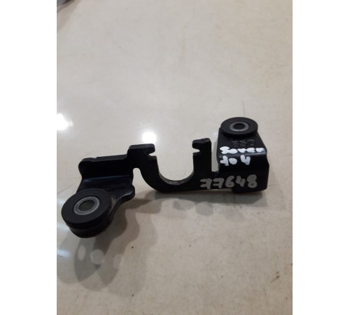 Крепление тросика кулисы АКПП