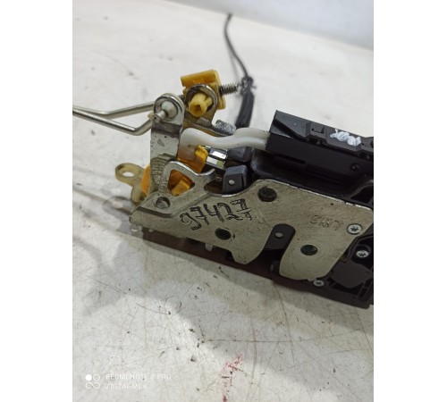 Замок двери (передний левый)