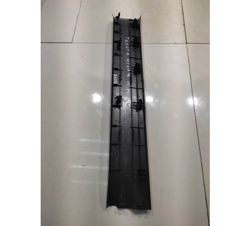 Накладка порога (передняя, правая)