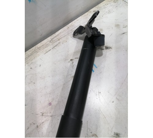 Амортизатор крышки двери багажника правый