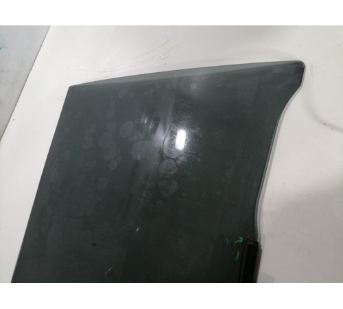 Стекло двери заднее правое