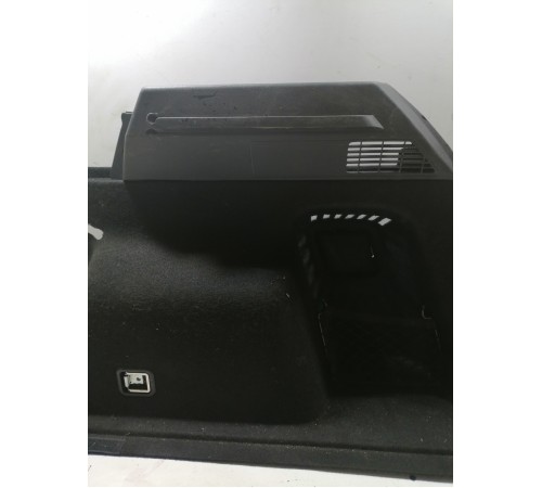 Обшивка багажника правая