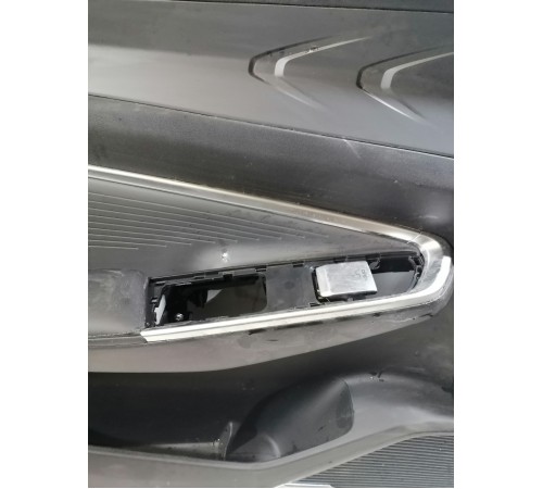 Обшивка двери передняя левая