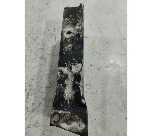 Кронштейн (крепление) усилителя переднего бампера правый