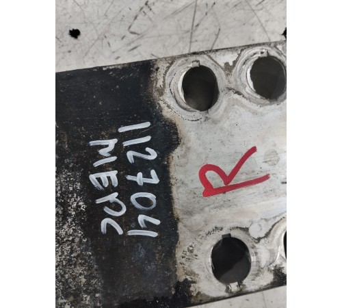 Кронштейн (крепление) усилителя переднего бампера правый