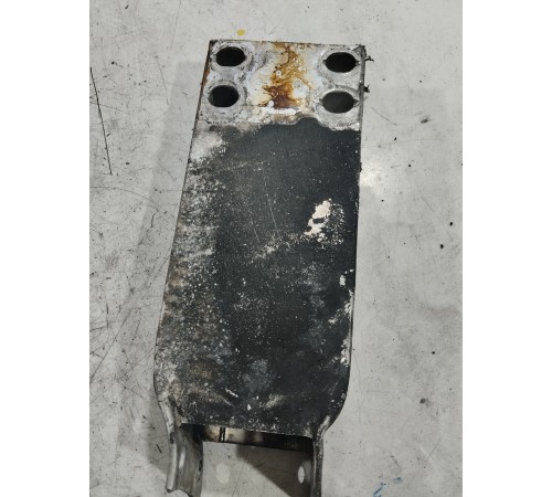 Кронштейн (крепление) усилителя переднего бампера правый