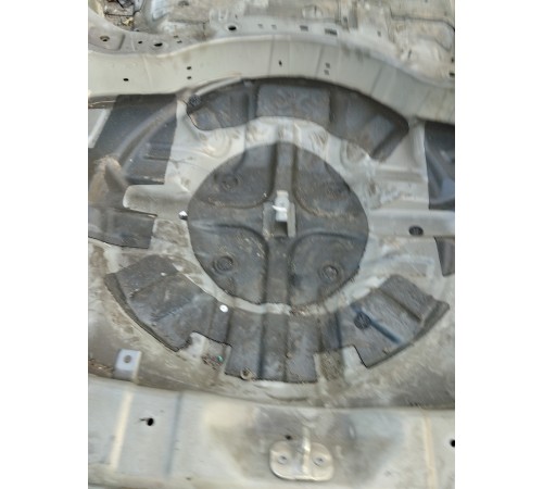 Ниша багажника (запасного колеса)