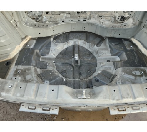 Ниша багажника (запасного колеса)