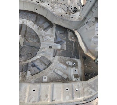 Ниша багажника (запасного колеса)