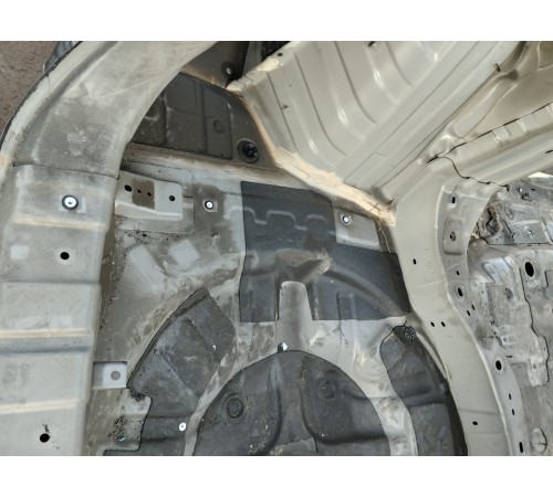 Ниша багажника (запасного колеса)