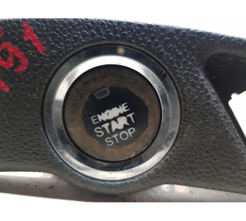 Кнопка запуска двигателя