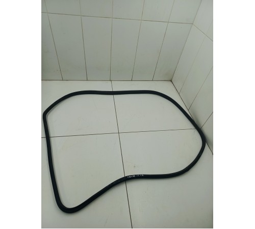 Уплотнитель задний правый