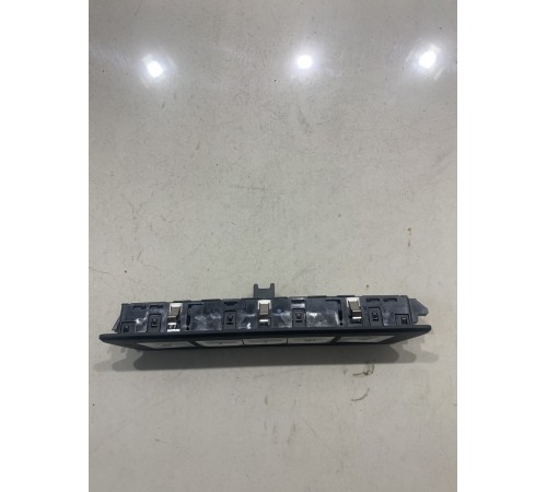 Панель управления сиденьем(задняя правая)