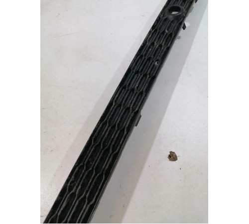 Решетка заднего бампера центральная