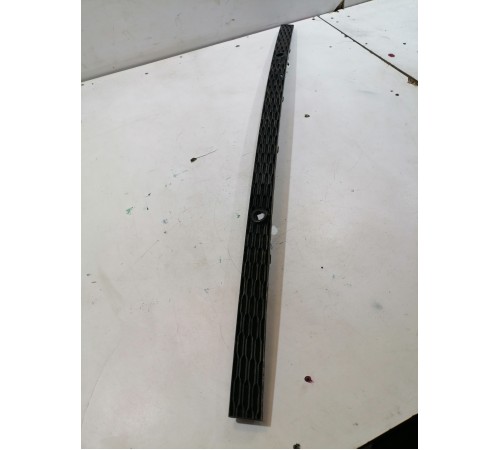 Решетка заднего бампера центральная