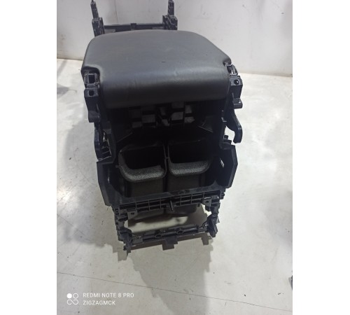 Центральная консоль с подлокотником