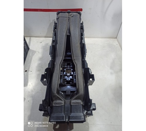 Центральная консоль с подлокотником