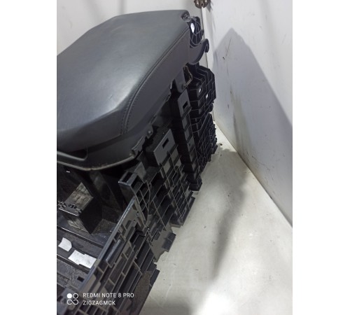 Центральная консоль с подлокотником