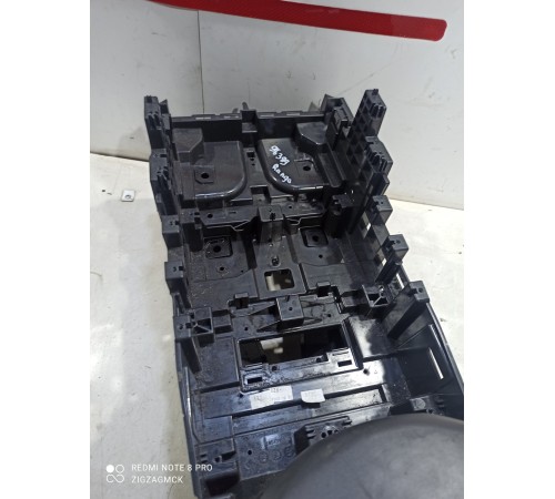 Центральная консоль с подлокотником