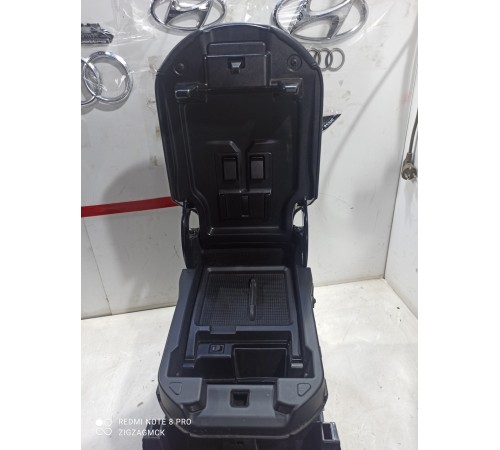 Центральная консоль с подлокотником