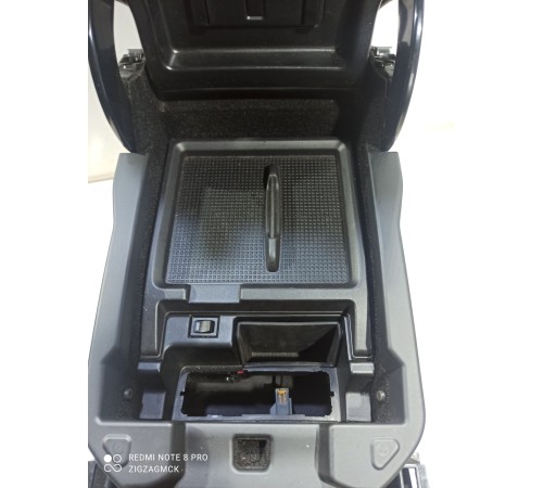 Центральная консоль с подлокотником