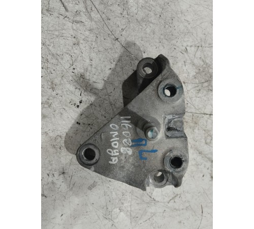 Кронштейн опоры двигателя левый