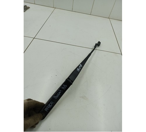 Поводок стеклоочистителя левый