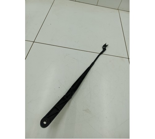 Поводок стеклоочистителя левый