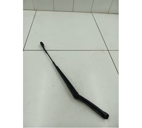 Поводок стеклоочистителя левый