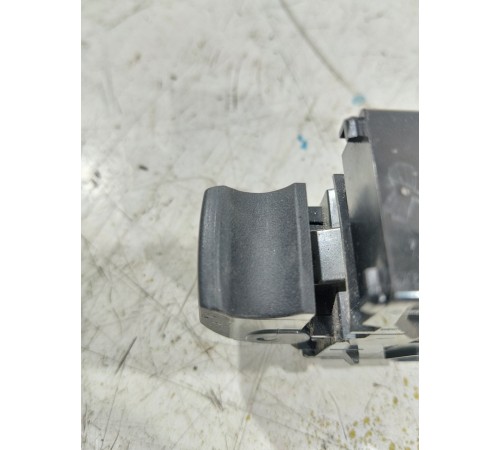 Кнопка стеклоподъемника передняя правая