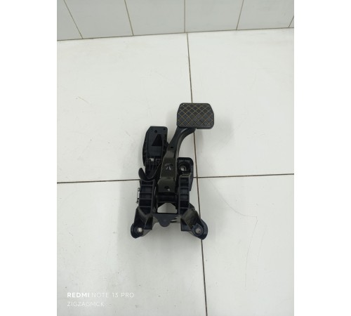 Педаль тормоза