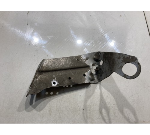 Кронштейн экрана моторного отсека