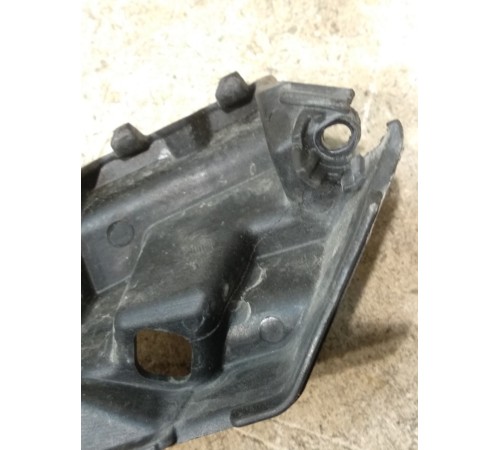 Кронштейн переднего бампера левый