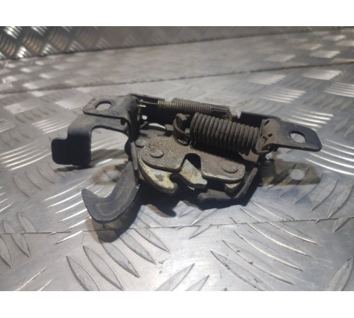 Замок капота