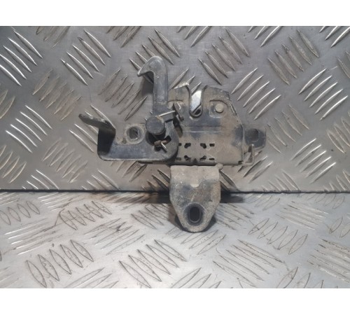 Замок капота