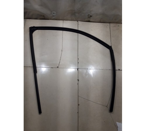 Уплотнитель стекла двери (передний правый)