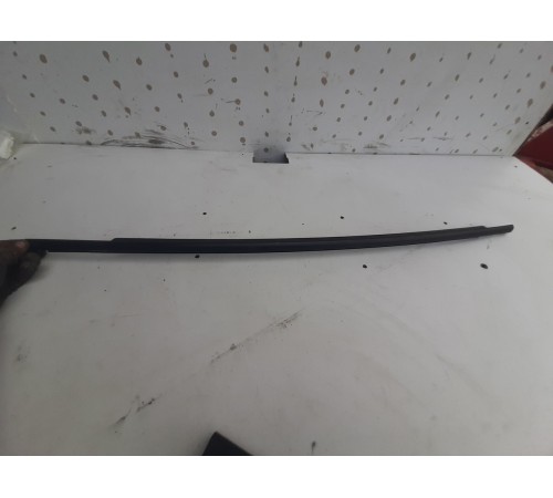 Уплотнитель стекла (передний, левый, внешний)