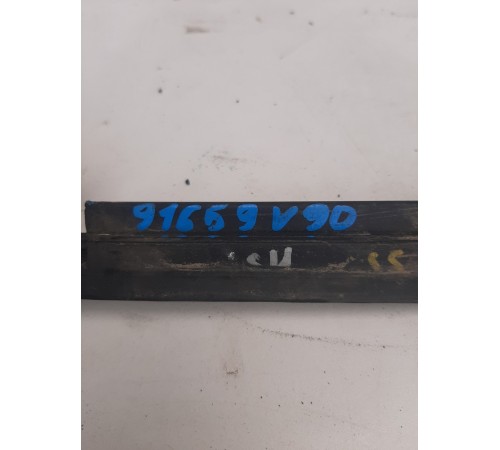 Уплотнитель стекла (передний, левый, внешний)