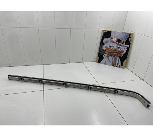 Направляющая сдвижной двери