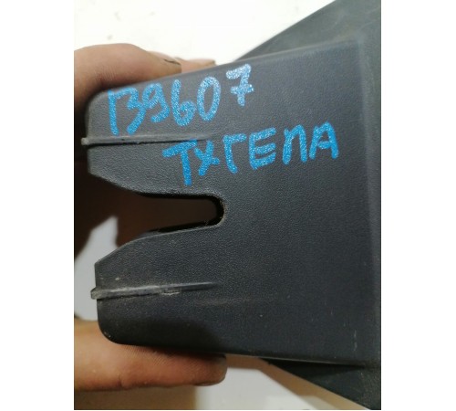 Накладка замка багажника