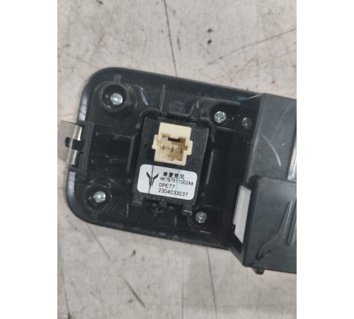 Плафон внутреннего освещения салона с микрофоном правый