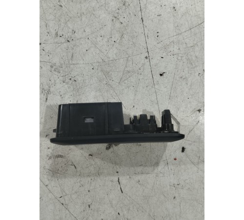 Плафон внутреннего освещения салона с микрофоном правый