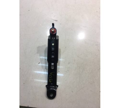 Регулятор высоты ремня безопасности (передний, левый)