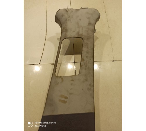 Накладка центральной стойки (верхняя правая)