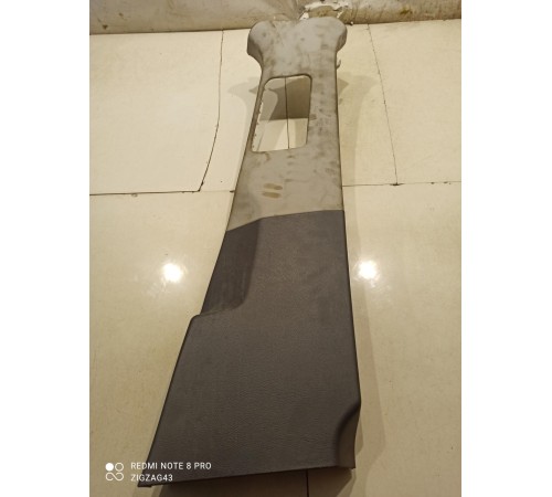 Накладка центральной стойки (верхняя правая)