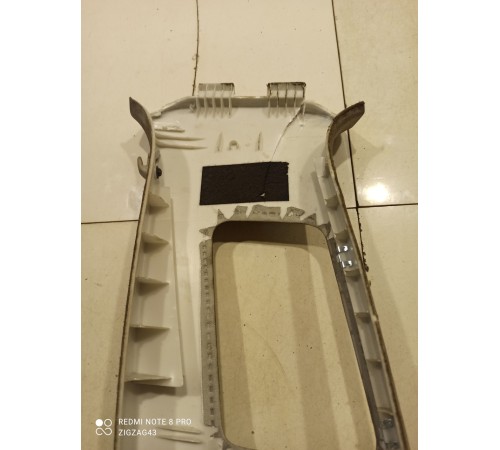 Накладка центральной стойки (верхняя правая)