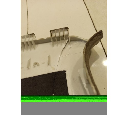 Накладка центральной стойки (верхняя правая)