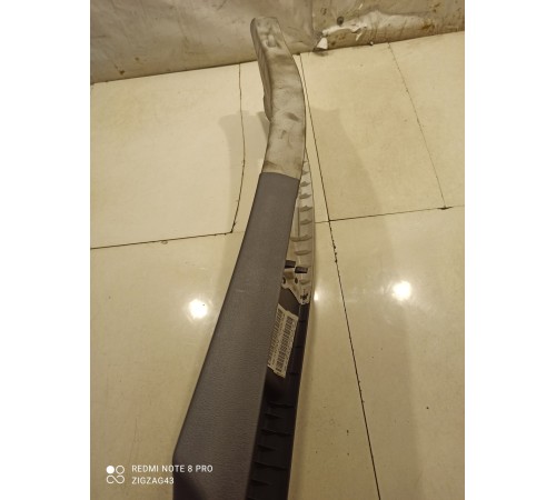 Накладка центральной стойки (верхняя правая)